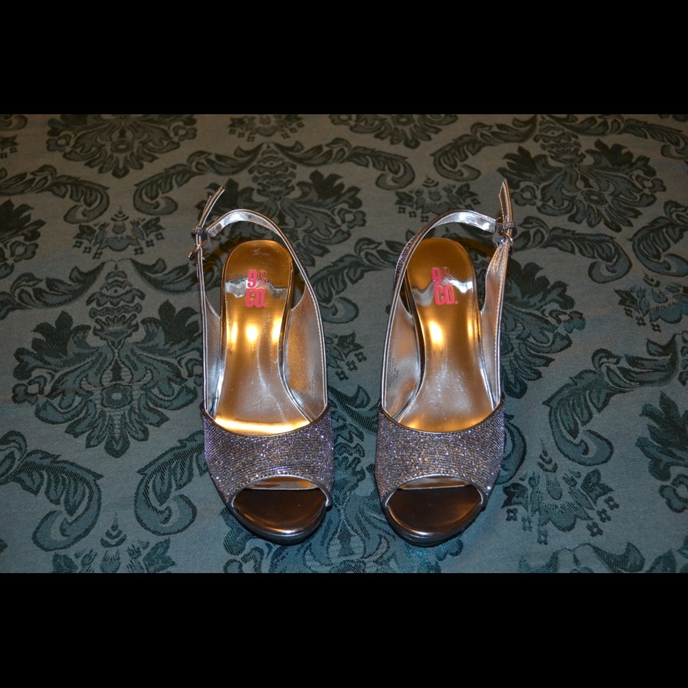 Pewter heel